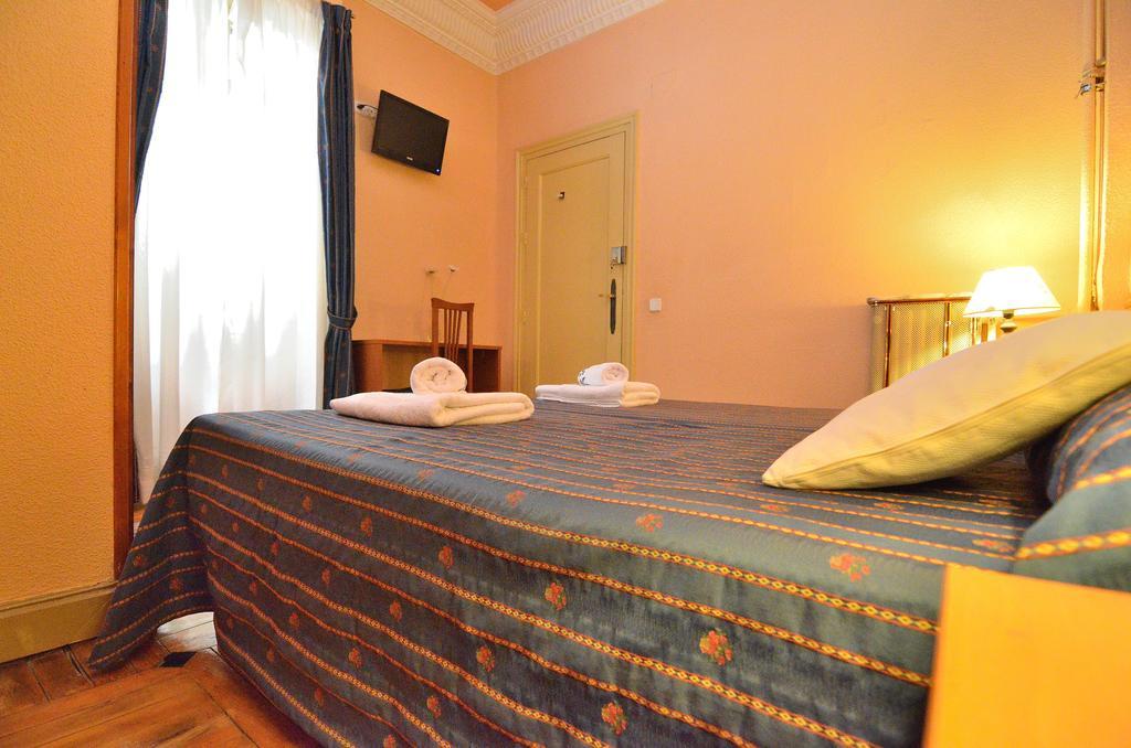 Guest house Romero Gran Via 2*